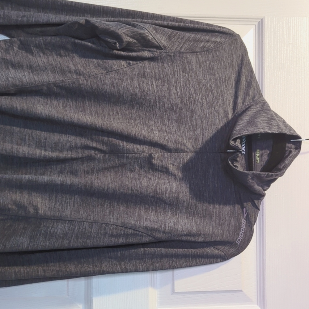 Brooks size L women's top